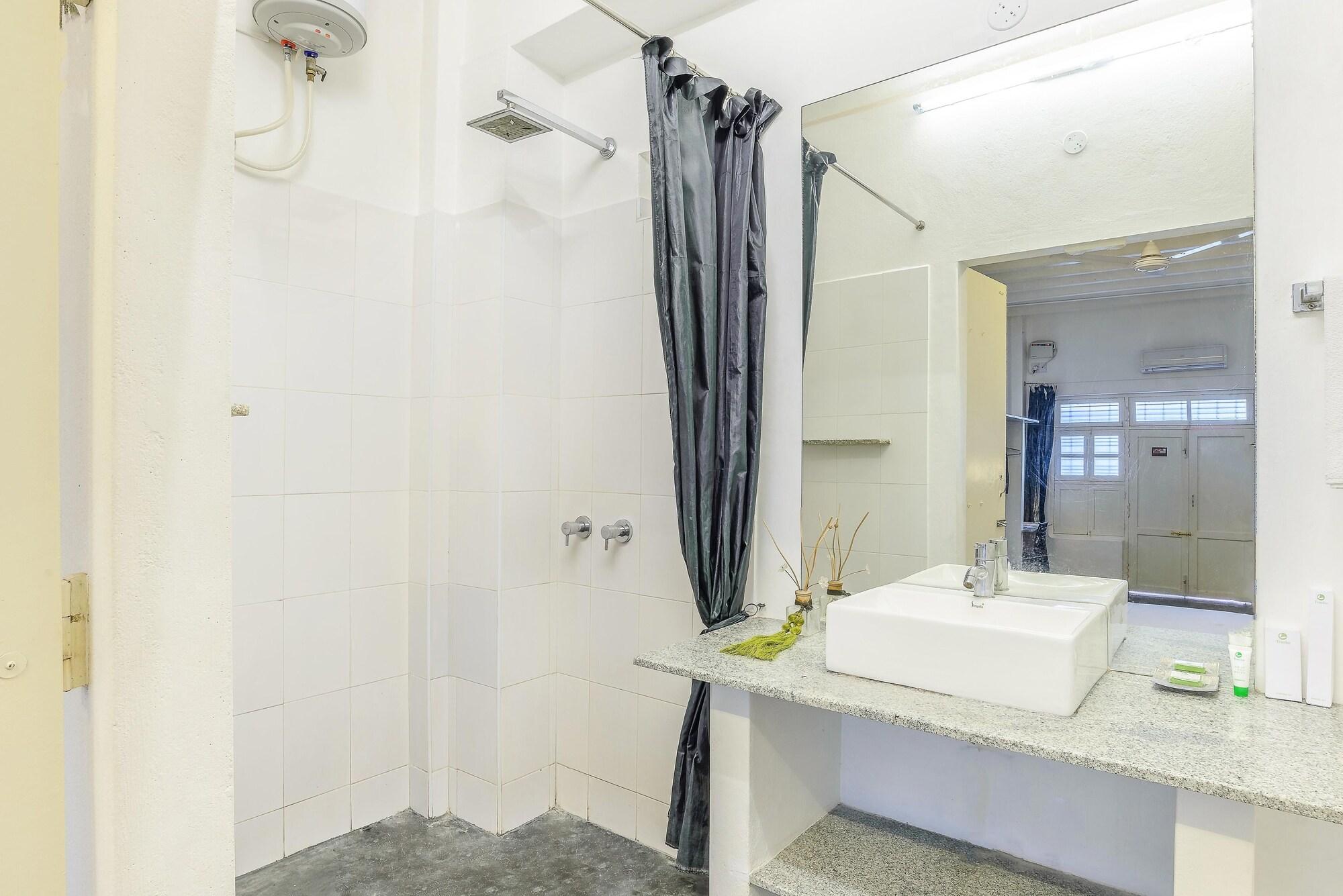 Itsy Hotels Red Lotus Heritage, Promenade Beach Pondicherry Bagian luar foto